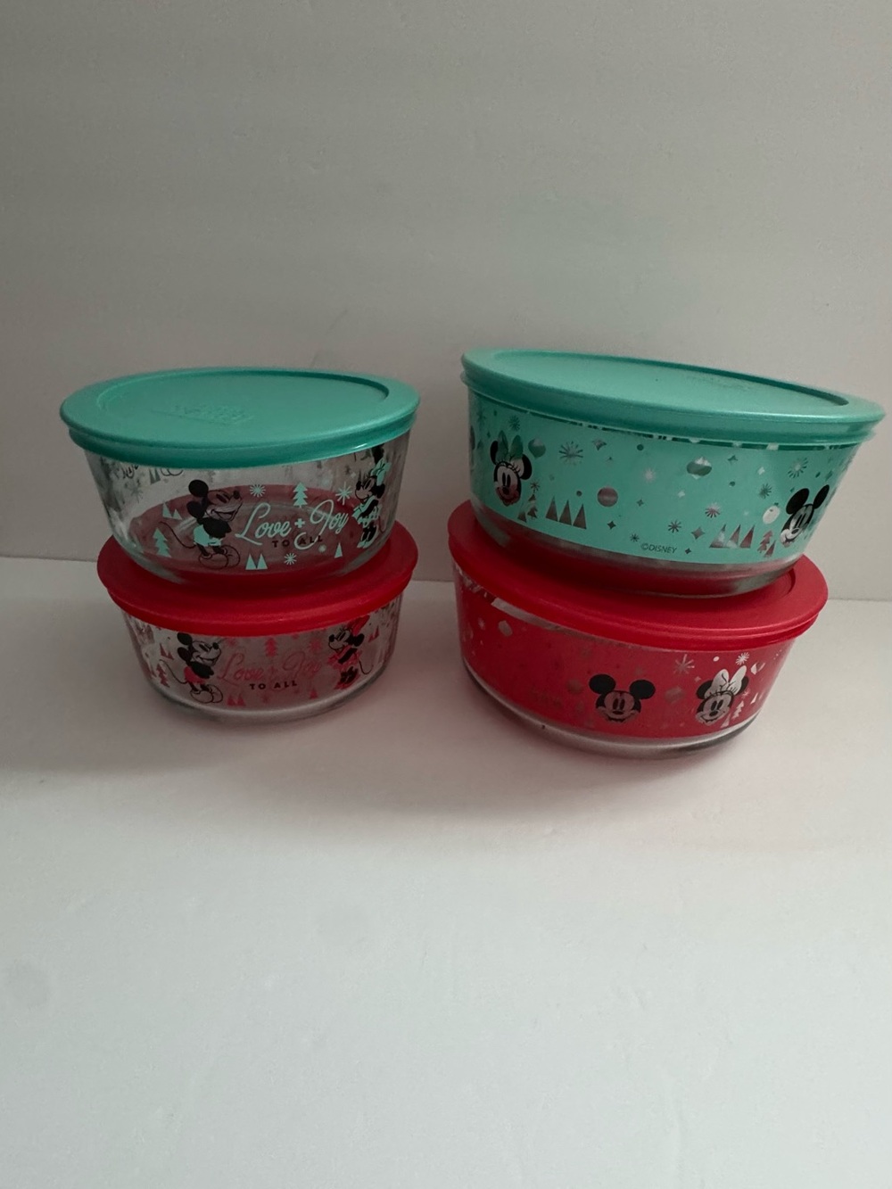 Pyrex Disney Xmas Mickey & Minnie Glass 4 Storage Bowls with Red and Teal Lids